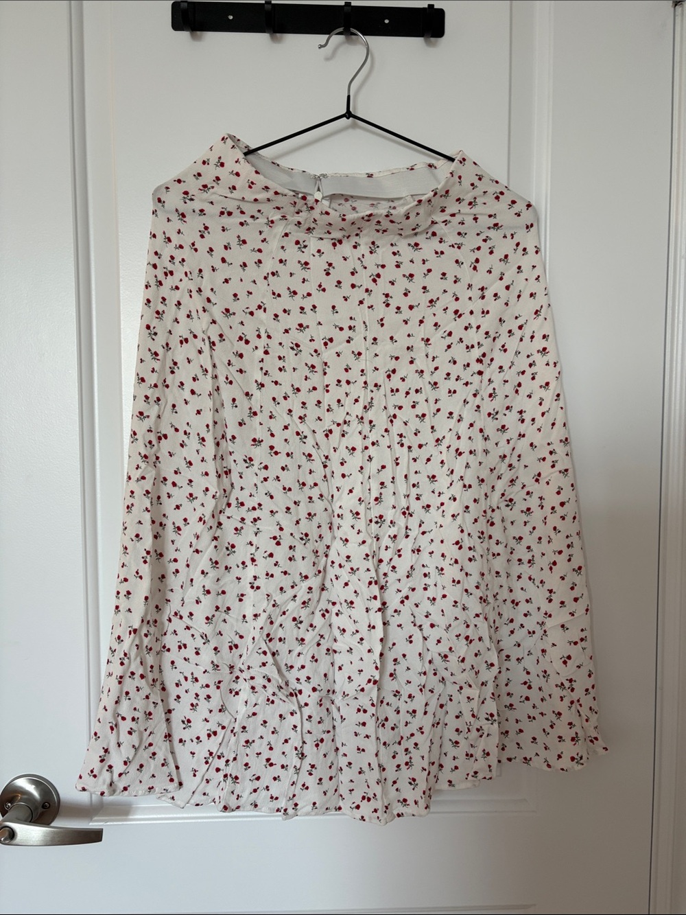 Ardene Ivory skirt with Red Rose Print